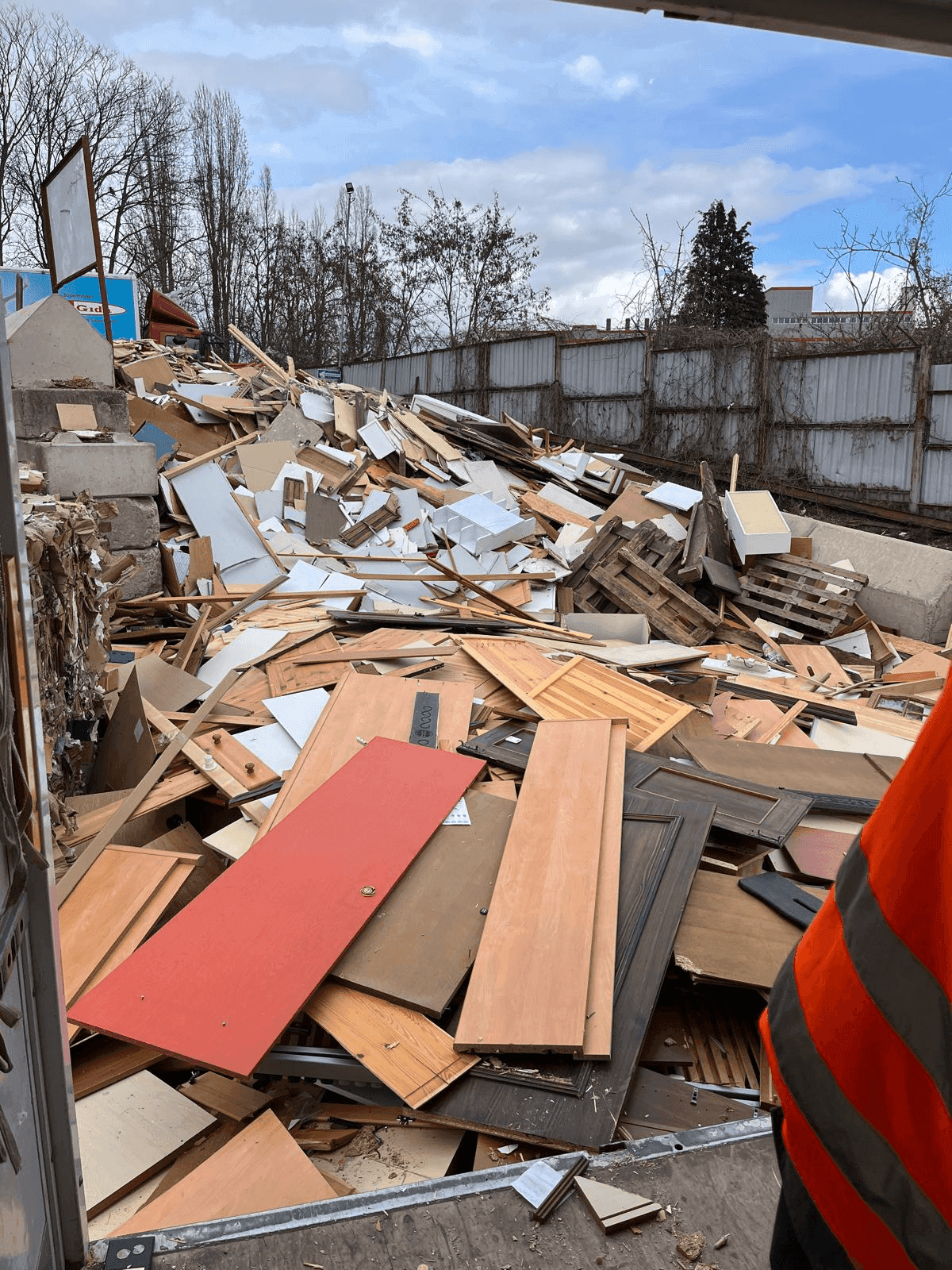 Entrümpelungsgut wird fachgerecht entsorgt