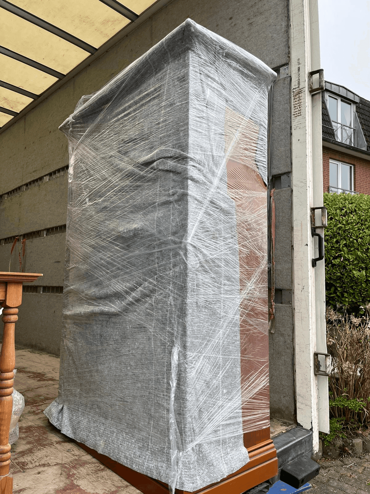 Schranktransport – sicher eingewickelt