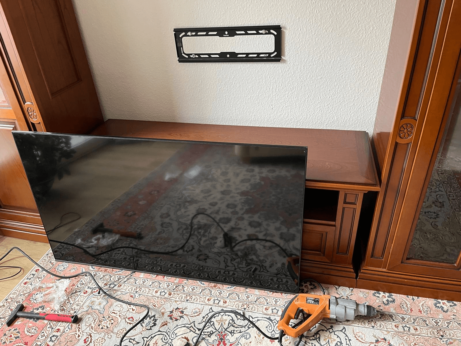 TV-Wandmontage beim Kunden